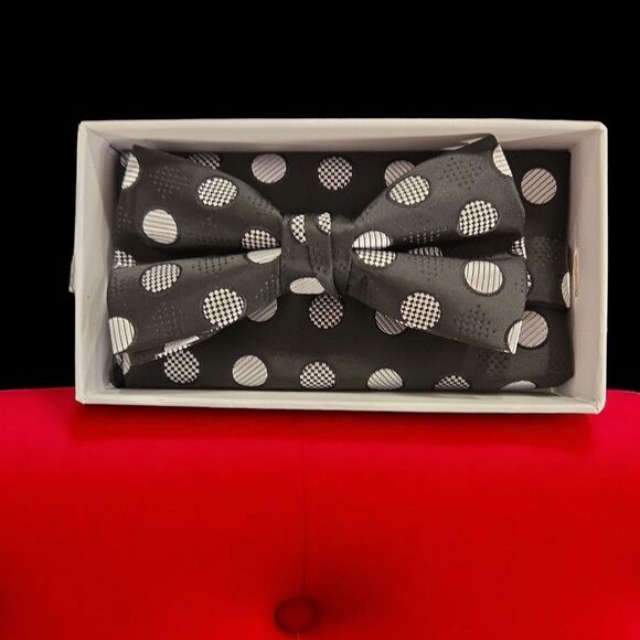 STACY ADAMS BLACK SILVER POLKA DOT FASHION BOXED BOW TIE & POCKET SQUARE SET. - Picture 1 of 5